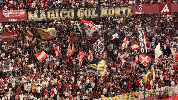 Biris Norte tiñe de rojo y blanco el Sánchez Pizjuán ante el Barcelona